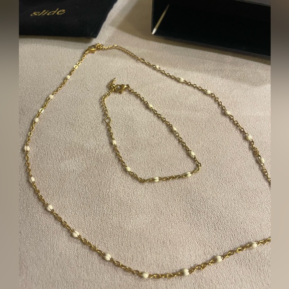 Gold Necklace and Bracelet Set - Picture 2 of 2